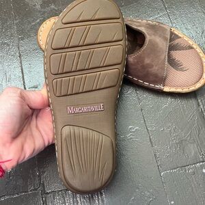 Margaritaville Women's Tan and Brown Leather Mules
